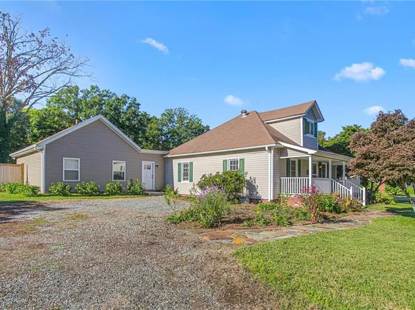 407 W Crawford St, Mebane, NC 27302