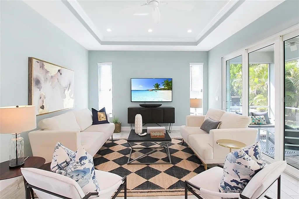 3 bed, 2.0 bath, 1440 sqft, $2,399 — Photo 2