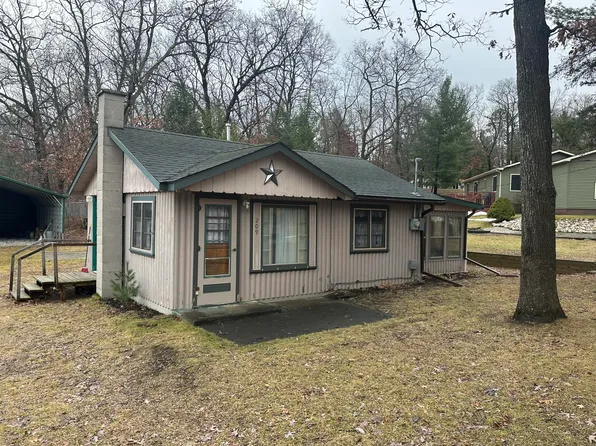 209 Deer Track Dr, Houghton Lake, MI 48629