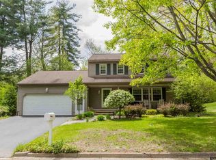 19 Wedgewood Dr, Saratoga Springs, NY 12866