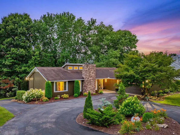 497 Canterbury Dr, Blountville, TN 37617