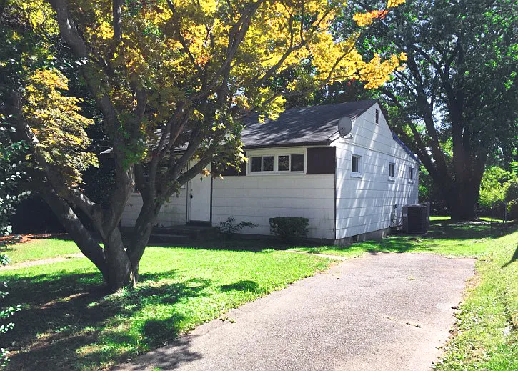 123 Tollgate Rd photo 1