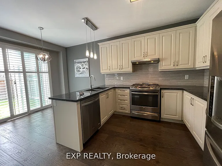 740 Clifford Perry Pl — Photo 6
