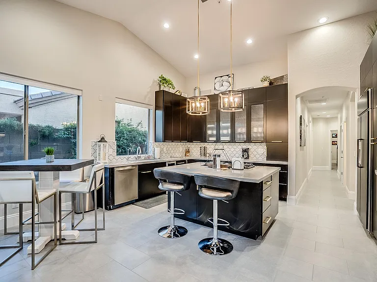 7308 E Whistling Wind Way — Photo 4