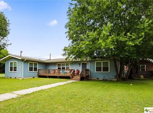 711 W Prairie Lea St, Lockhart, TX 78644