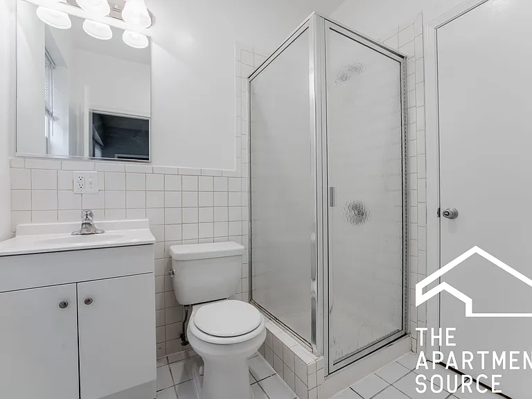 4452 N Sheridan Rd #4450-1 — Photo 2