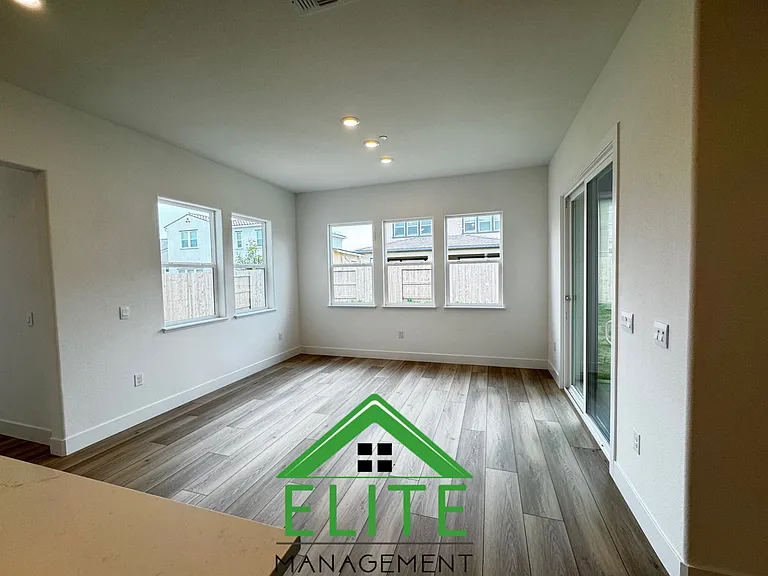 3041 Palo Alto St — Photo 10