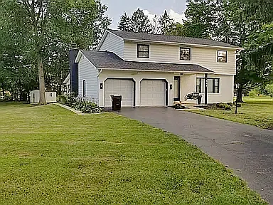 445 Lorraine Dr — Photo 2
