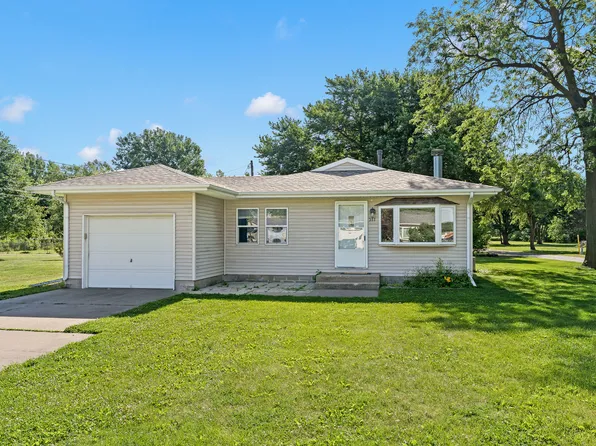 317 17th St E, Milan, IL 61264