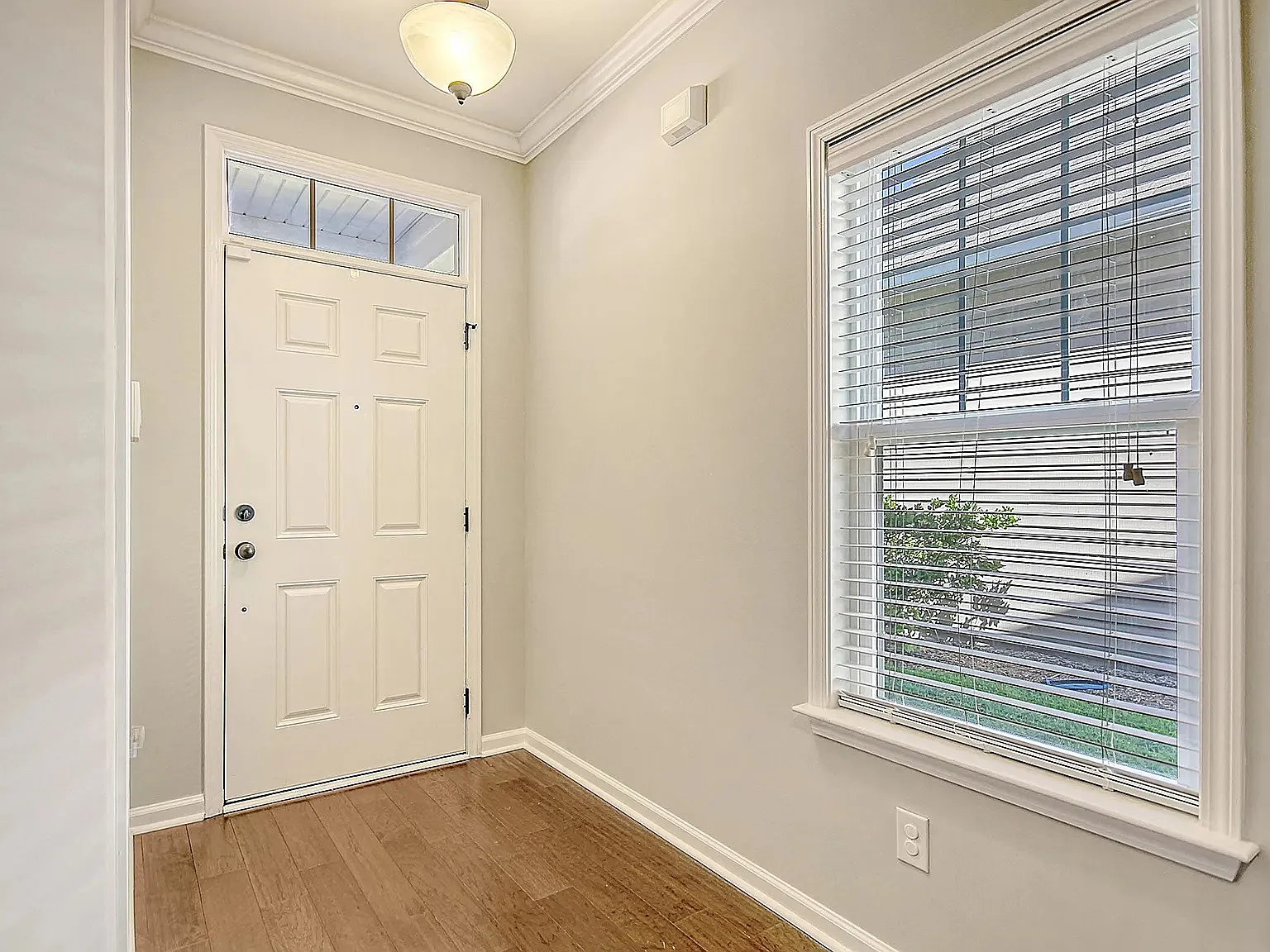 4 bed, 2247 sqft, $3,400 — Photo 4