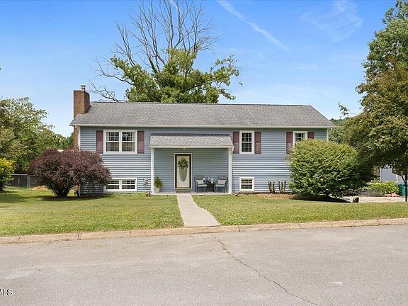 3rd image of 154 Carden Dr