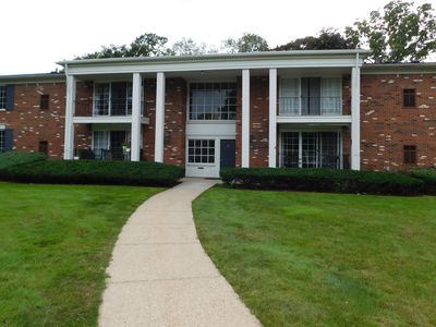 448 Fox Hills Dr S APT 5, Bloomfield Hills, MI, 48304