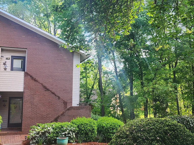 121 Forest View Dr — Photo 2