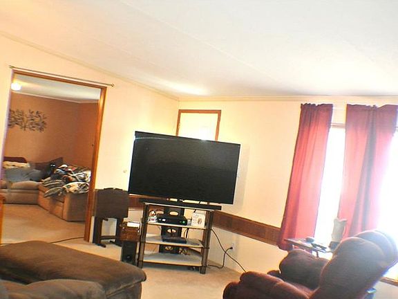 4th image of 813 Maple Ct