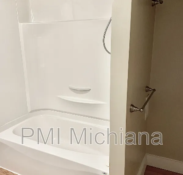 1226 E Madison St — Photo 5