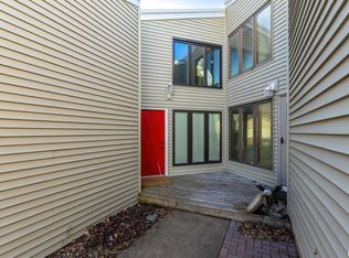 4070 Prairie Ln, Bettendorf, IA 52722