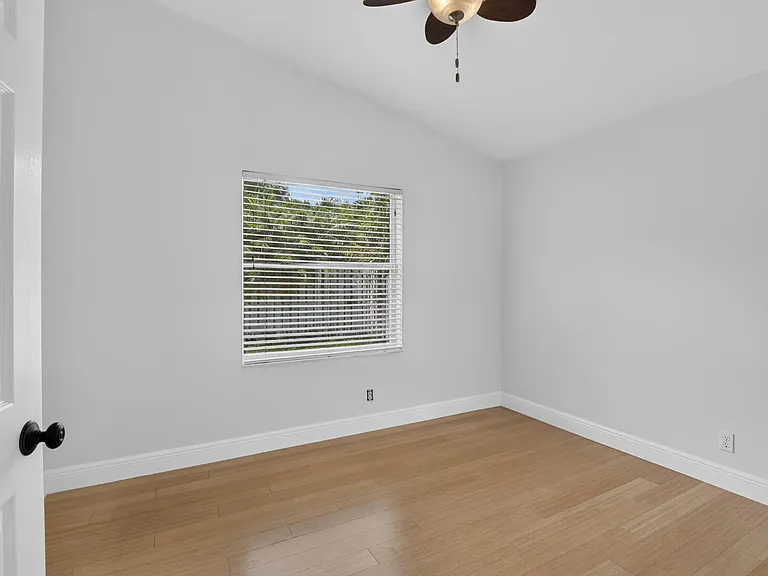 1959 Water Ridge Dr — Photo 32