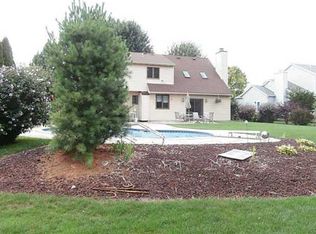 2245 Heatherview Dr, Maumee, OH 43537