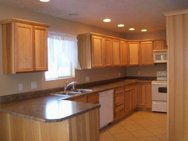 2nd image of 380 Del St