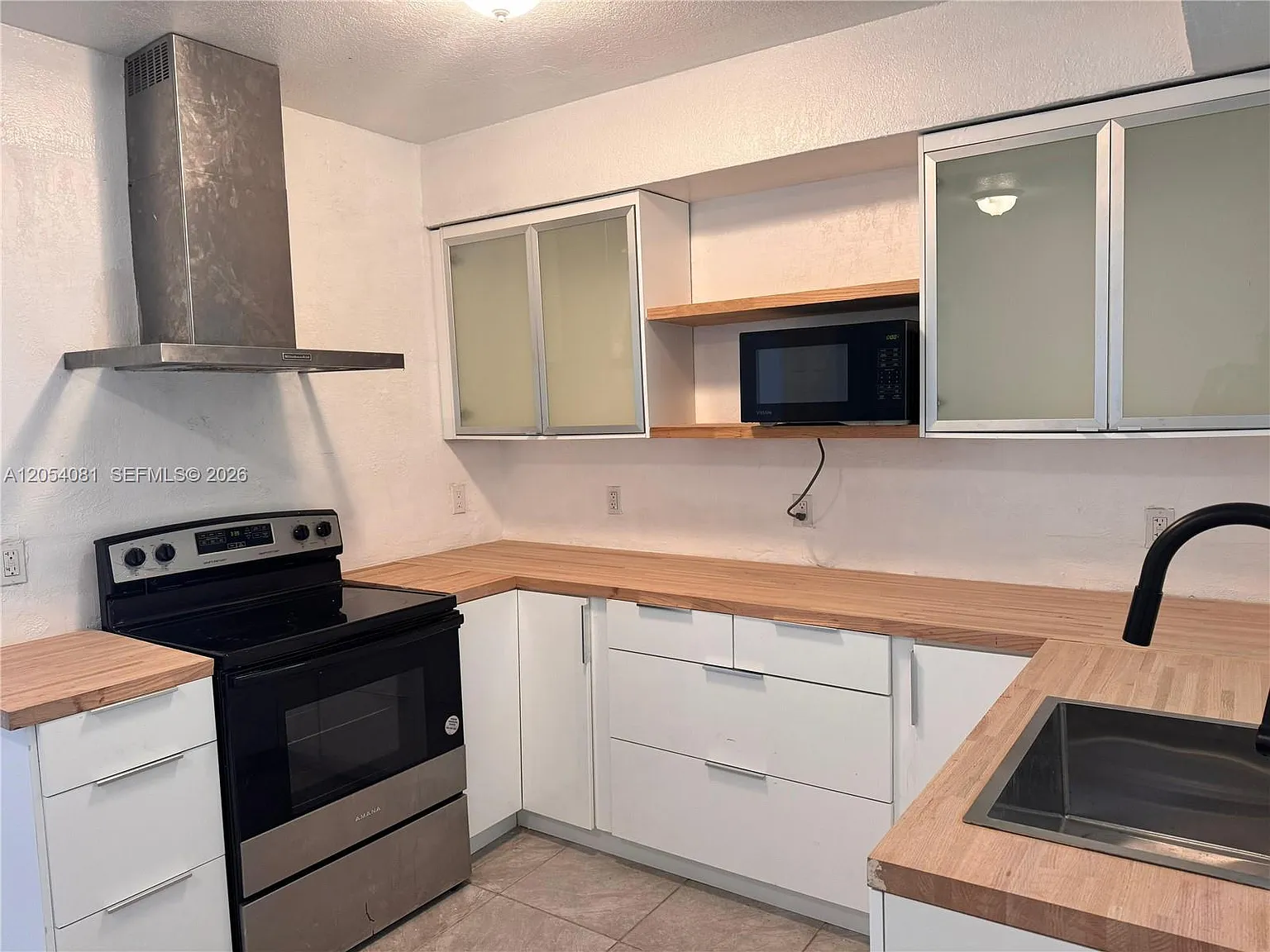 4 bed, 1.0 bath, 1225 sqft, $2,800 — Photo 2