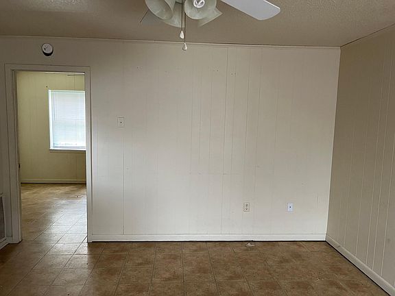2nd image of 609 1/2 E Race Ave #7