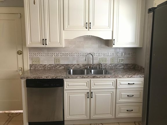 4th image of 2194 Wyandotte Ave #1