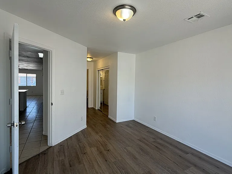 230 W Roger Rd #3 — Photo 5