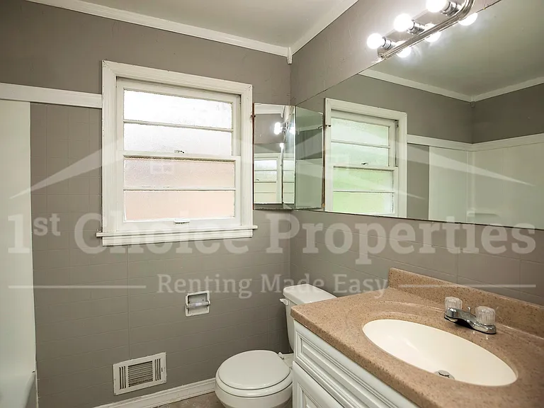 656 Kenwood Dr — Photo 16