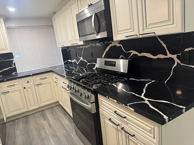 807 N Alfred St #2 — Photo 16