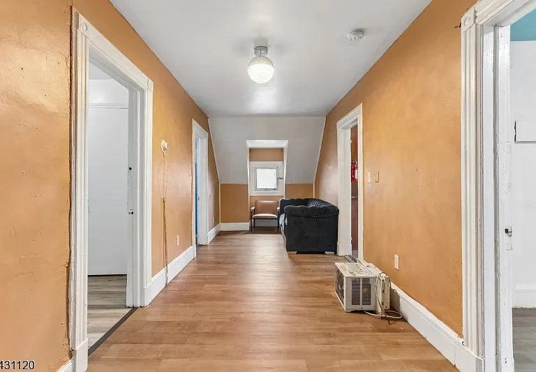 27 Willow Ave — Photo 3