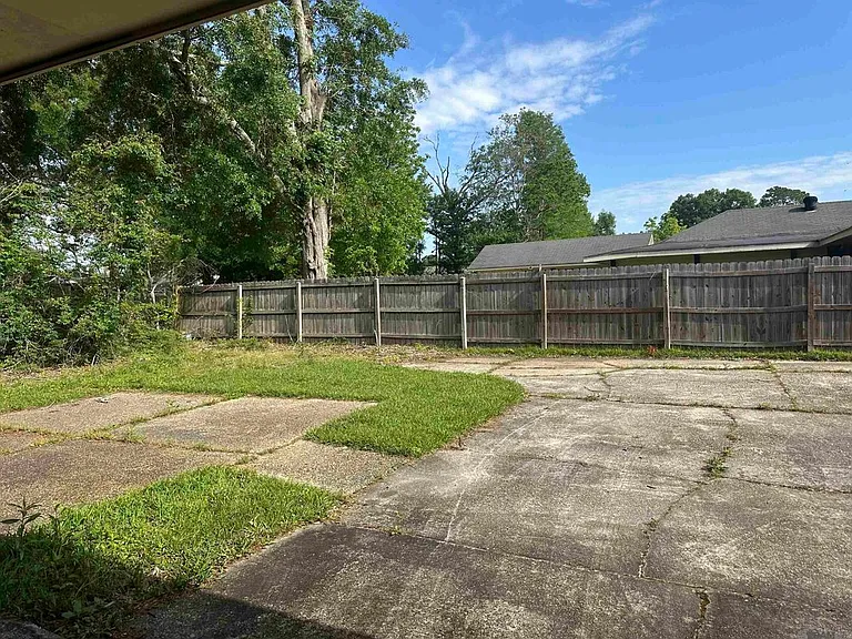 2208 Sprucewood Dr — Photo 9