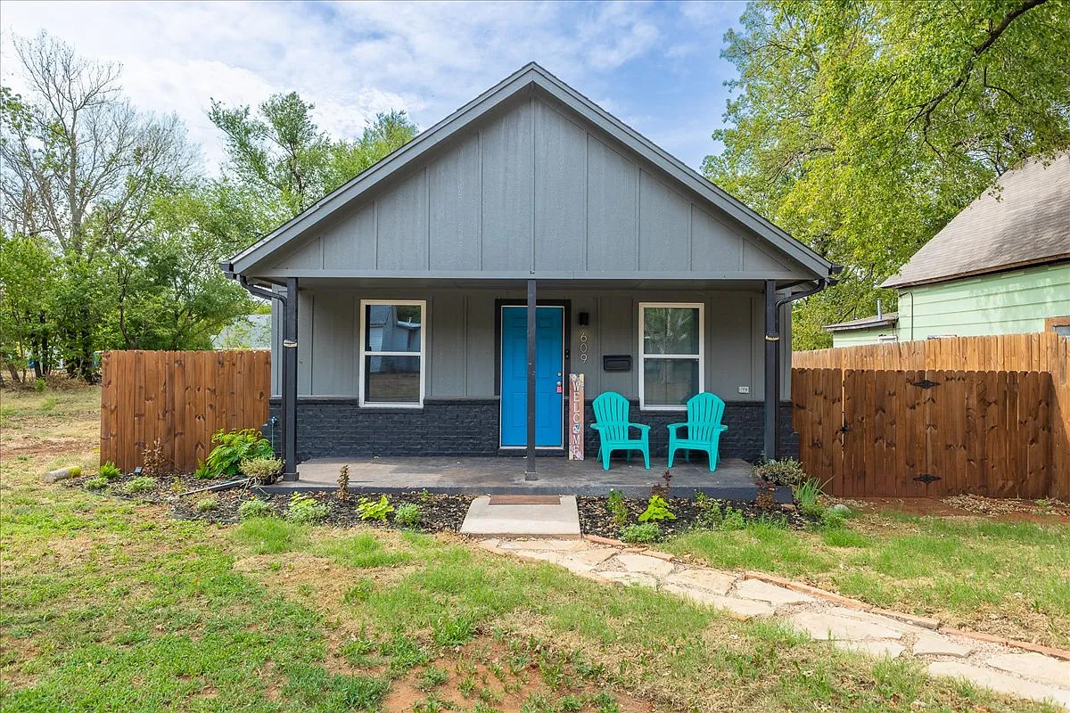 3 bed, 1630 sqft, $2,100 — Photo 1