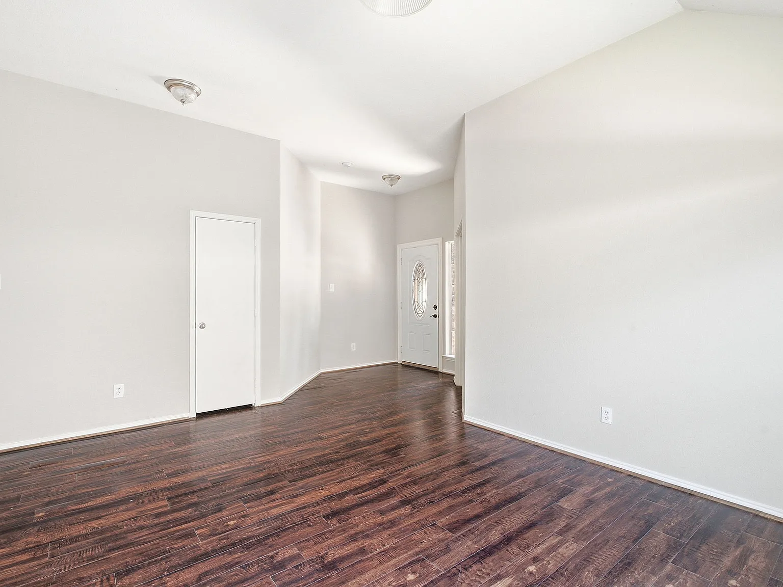 3 bed, 2062 sqft, $1,995 — Photo 3