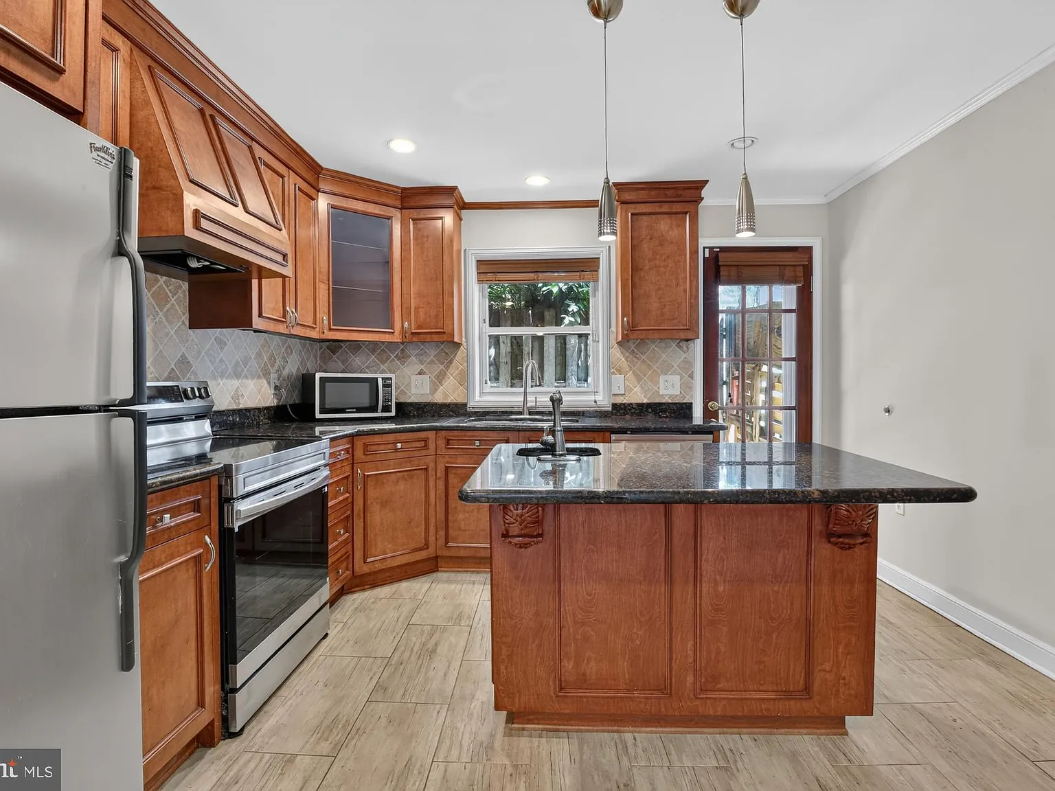 2 bed, 2.5 bath, 1500 sqft, $2,550 — Photo 3