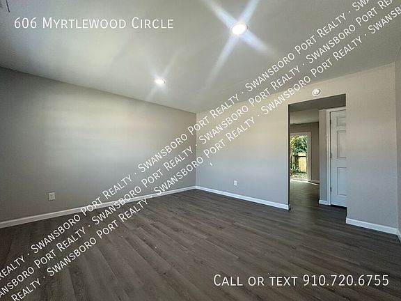 3rd image of 606 Myrtlewood Cir