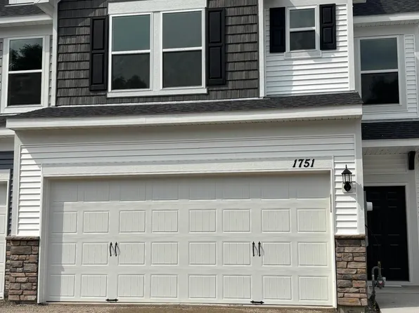 1751 Hauer Trl, Shakopee, MN 55379
