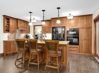 1101 Knob Hill Rd, Burnsville, MN 55337