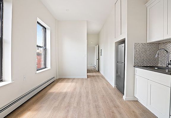 3rd image of 108 Stanton St #5