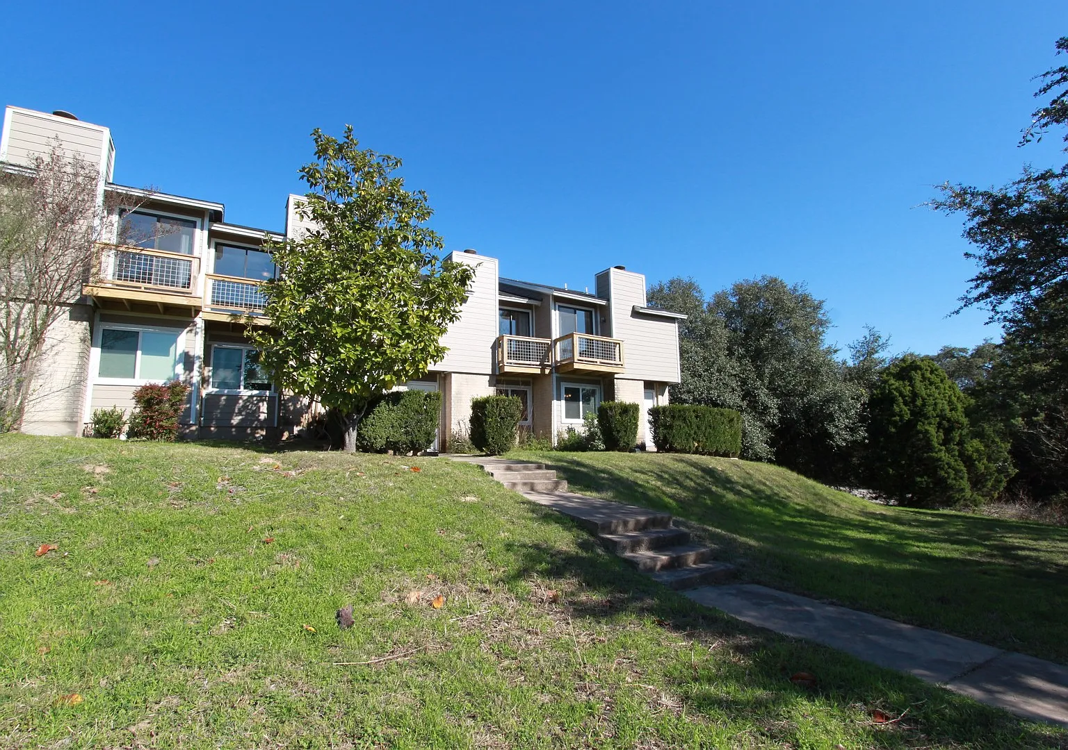 Exquisite 2-Bedroom, 1.5-Bath 2-Story Hudson Bend Townhome — Photo 4