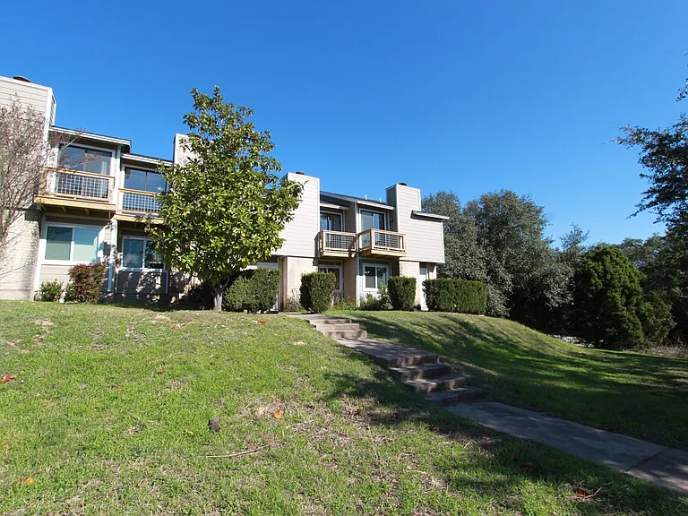 3904 Hudson Bend Rd #D — Photo 4