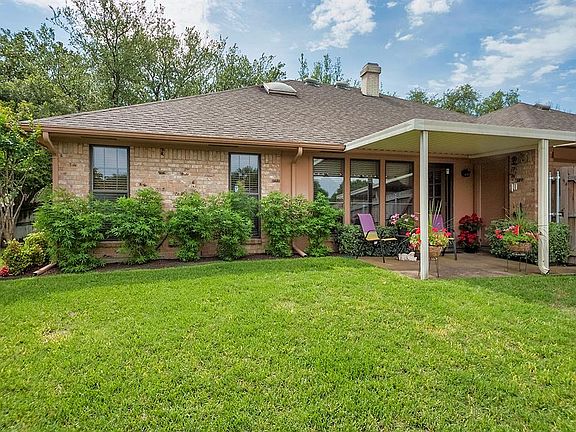3rd image of 305 Stroud Ln