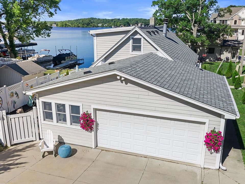 1st image of S68W18031 Island DRIVE