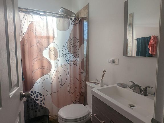 5th image of 1654 W Cortland St #6