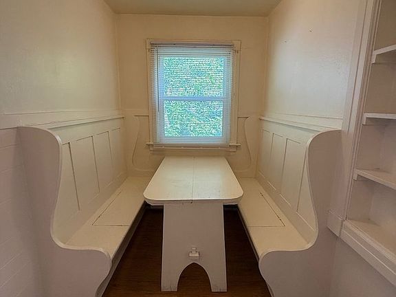 4th image of 842 S Durbin St #30