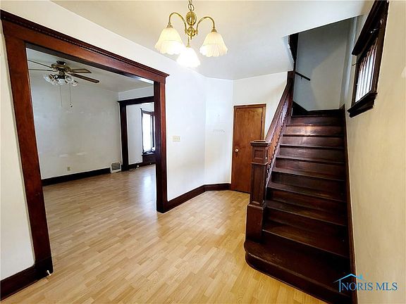 3rd image of 1031 N Michigan St