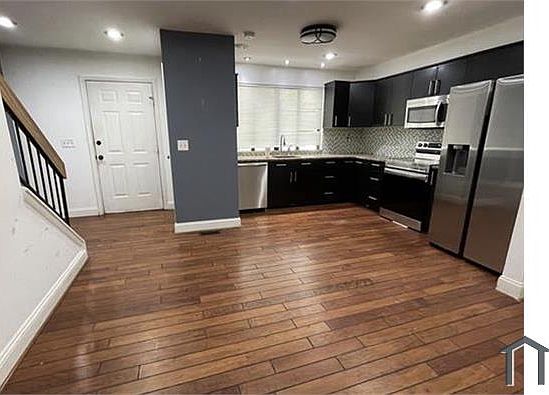 3rd image of 16 Glyndale Ct
