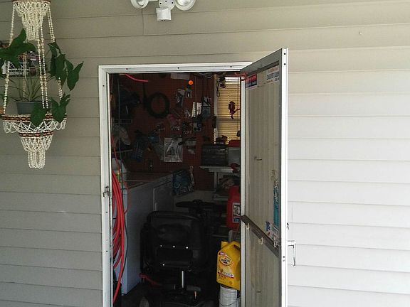 5th image of 122 Hickory Ln