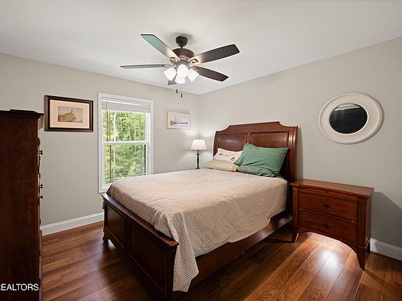 5th image of 678 Saint George Dr