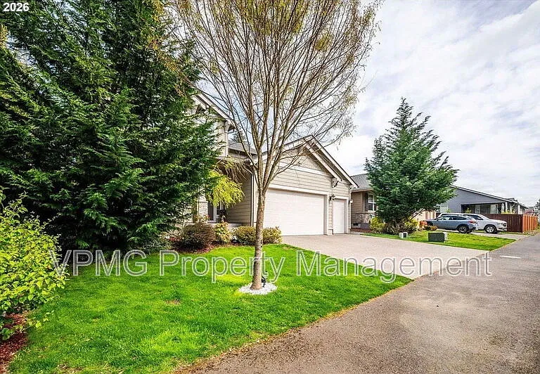 4704 NE 109th St — Photo 2