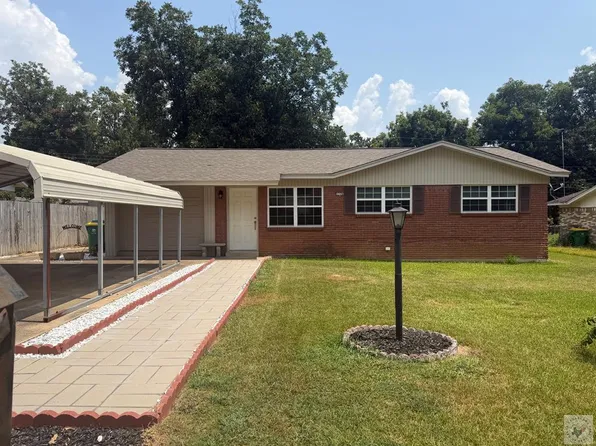 1726 Meadowbrook Ln, Texarkana, TX 75501